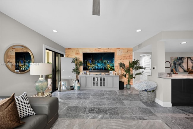 Photo - 372 Golfview Rd Apartment