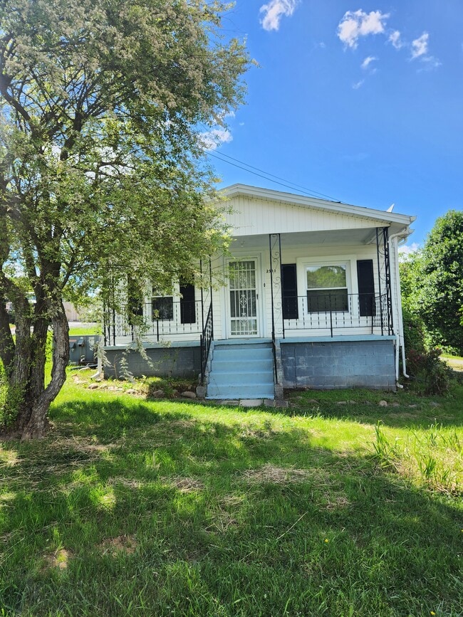 Foto del edificio - 2511 Watauga Rd