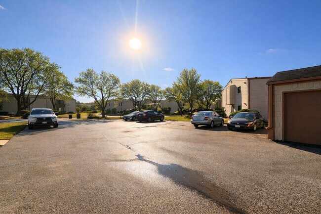 Foto del edificio - 1876 Haymarket Rd