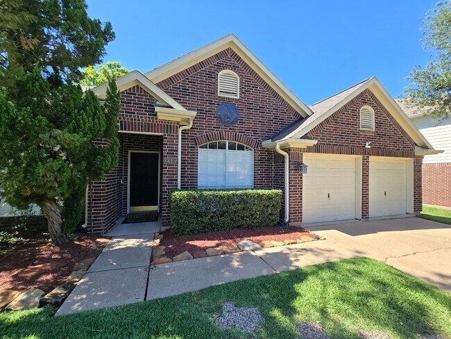 Building Photo - 6615 High Knoll Dr
