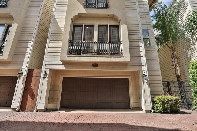 Building Photo - 227 Knox St
