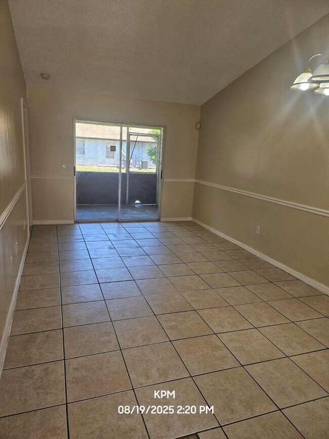 Foto del edificio - 1305 Rosewood Villa Ln