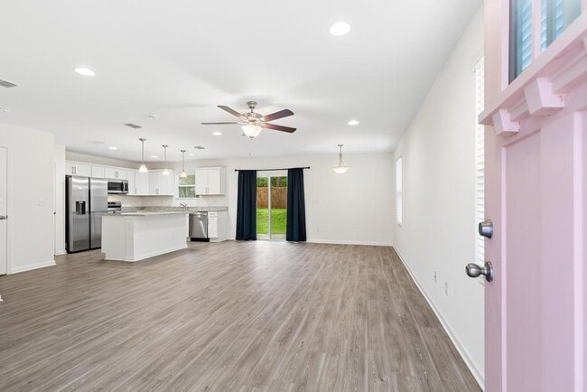 Building Photo - 1204 Hope St