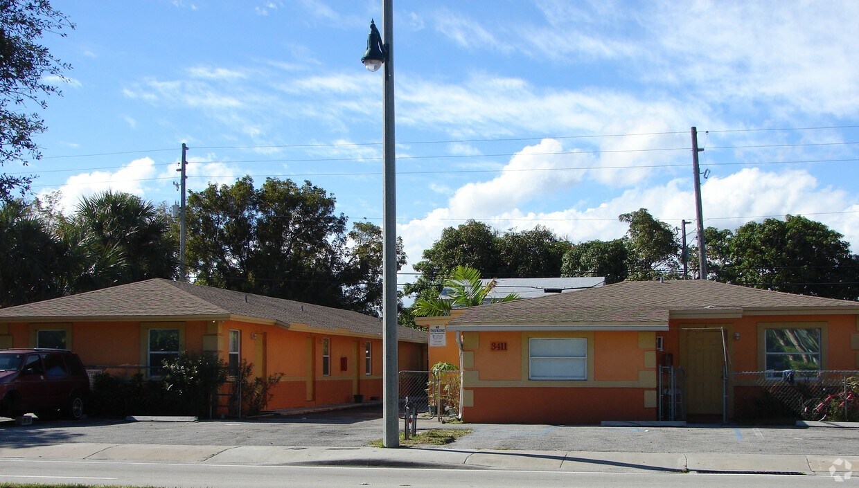 Primary Photo - 3411 Broadway