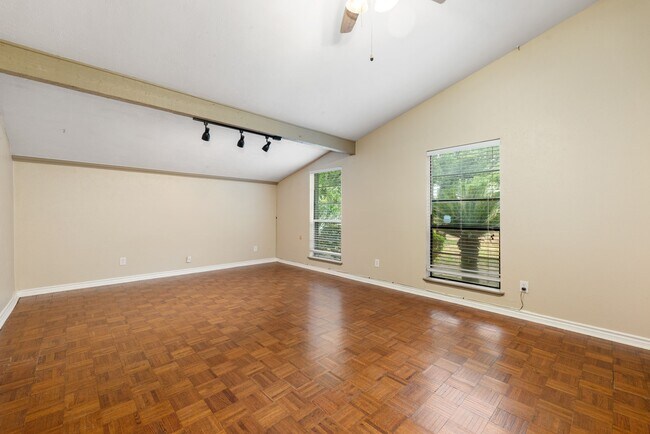 Foto del edificio - 4838 Gretna Green Dr