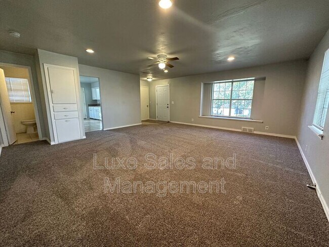 Foto del edificio - 236 NW 85th St