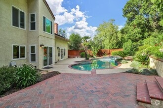 Building Photo - 2086 Glastonbury Rd
