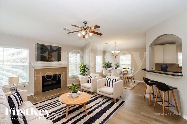 Foto del edificio - 2726 Lakecrest Way Dr