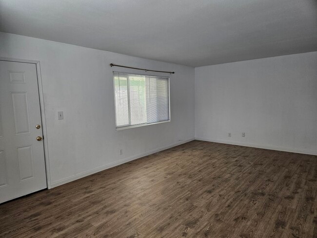 Building Photo - 45442-45412 12 St E