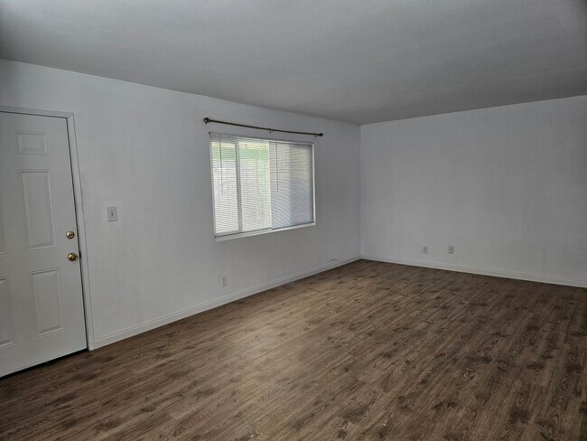 Foto del edificio - 45442-45412 12 St E