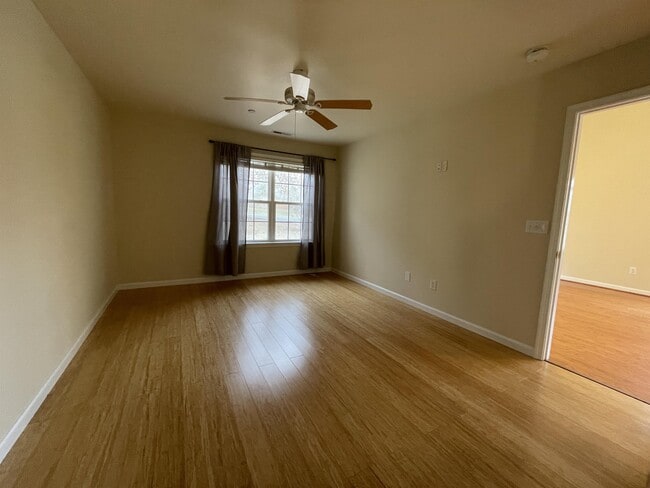 Building Photo - 1050 Somer Chase Ct