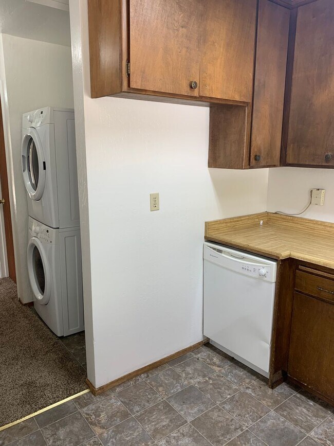 Building Photo - 1132 Hobart St