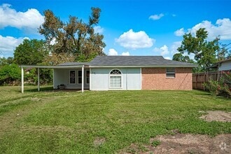 Building Photo - 227 N Austin Dr