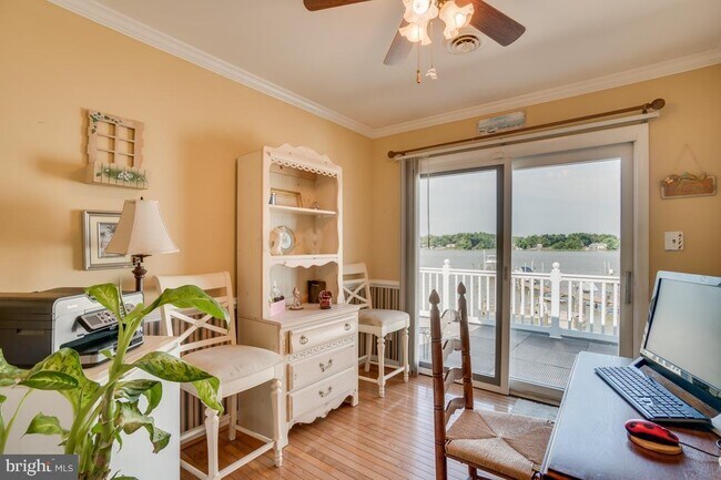 Foto del edificio - 323 Monroe Bay Ave