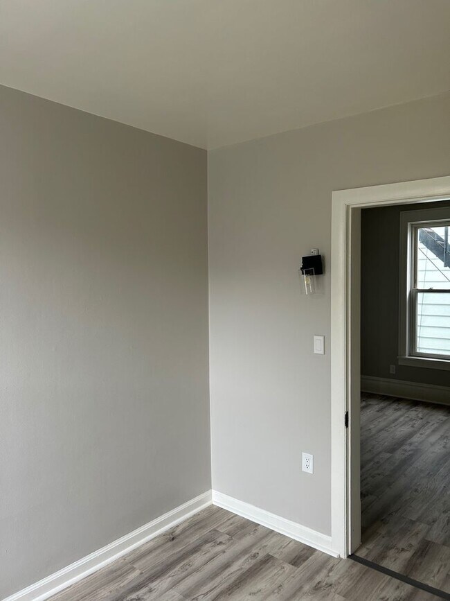 Foto del edificio - 1675 N Marshall St