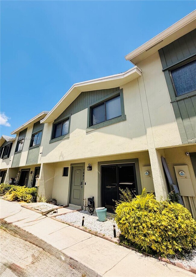 Foto del edificio - 7645 NW 38th Ct