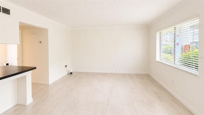 Foto del edificio - 120 BLUE POINT Way