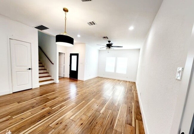 Foto del edificio - DOWNTOWN NEW BUILD RETREAT