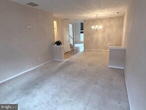 Building Photo - 8003 Normandy Dr