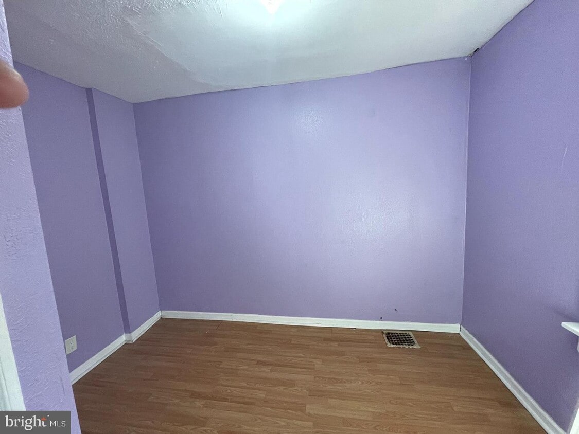 Foto principal - 254 E Stella St