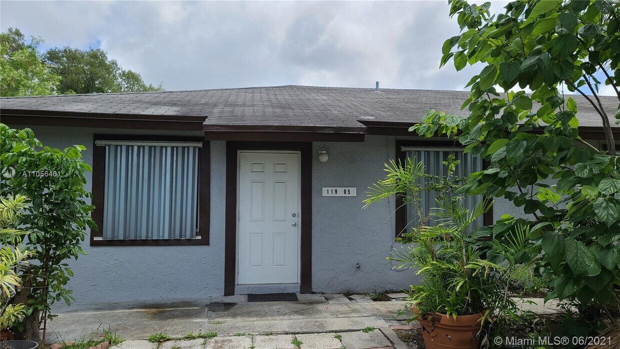 Primary Photo - 11905 SW 216th St
