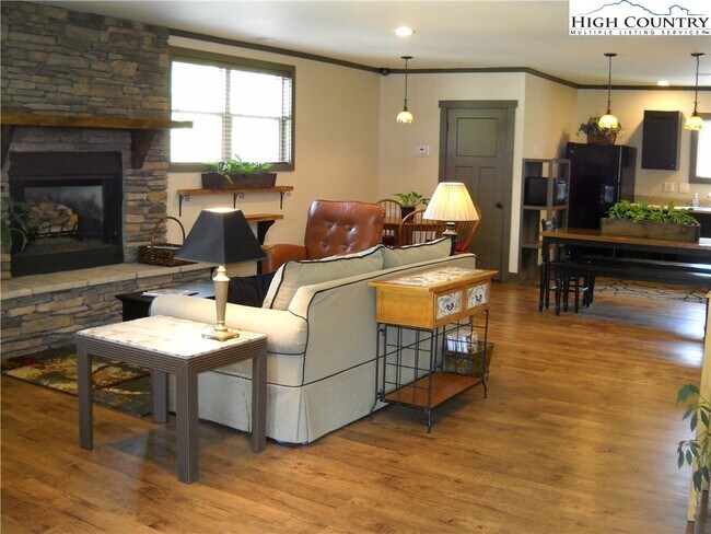 Building Photo - 444 Beech Mountain Pkwy