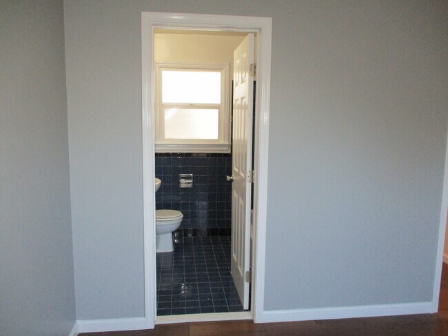 Foto del edificio - 3233 W Street