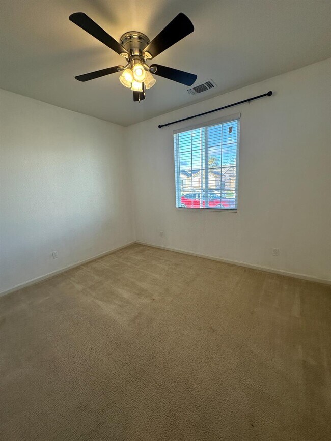 Foto del edificio - 5448 E Laurite Ave