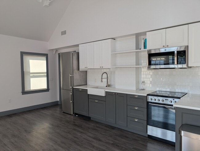 Building Photo - 141 Main St