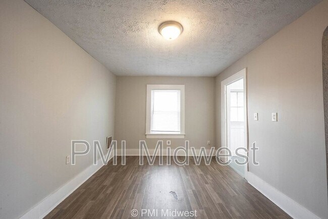 Foto del edificio - 546 Eastern Ave