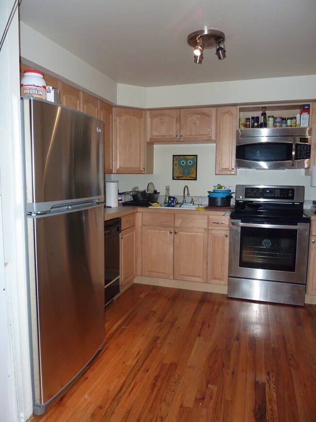 Building Photo - 985 N Corona St