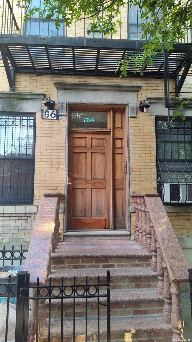 Building Photo - 86A Hull St