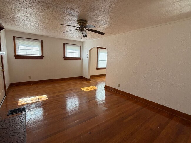 Foto del edificio - Cute 2 bedroom/1 bath Bunglow with garage in Dayton