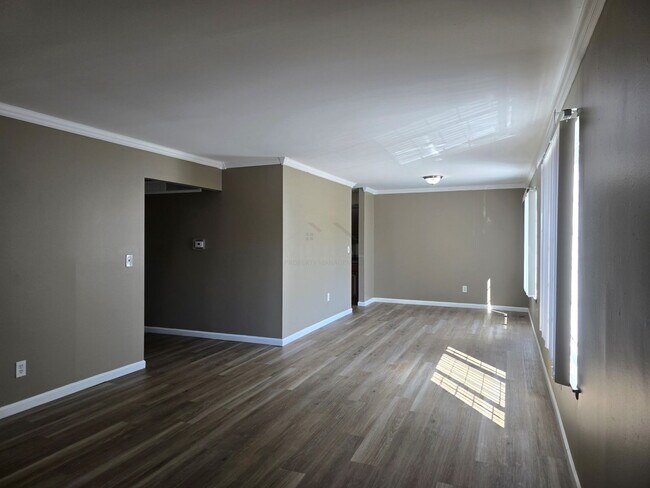 Building Photo - 30240 Southfield Rd