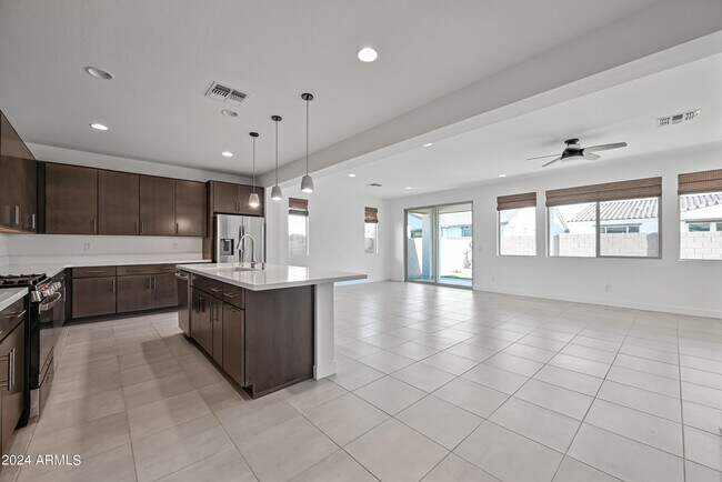 Foto del edificio - 22979 E Calle Luna