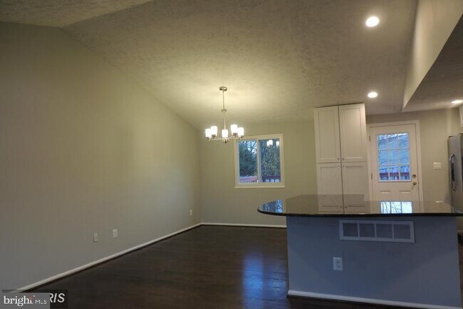Building Photo - 22197 Stablehouse Dr