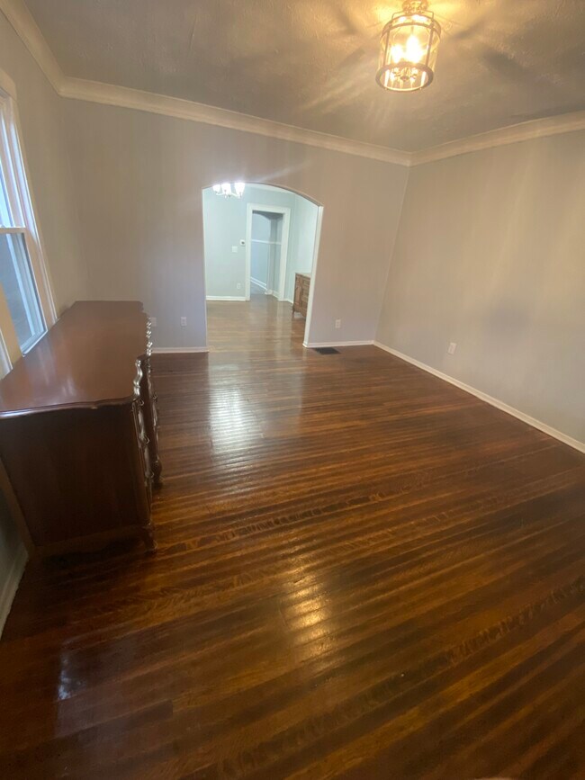 Foto del edificio - 1032 S Churchman Ave