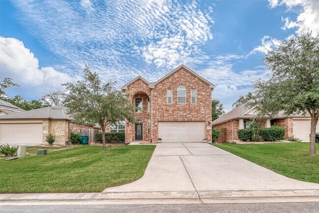 Building Photo - 2261 Oak Cir Dr N