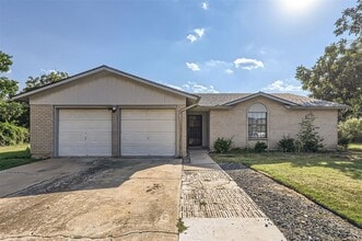 Building Photo - 1604 Wildflower Dr