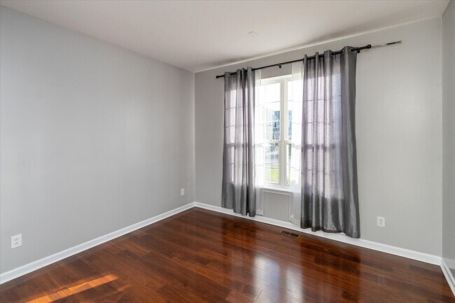 Building Photo - 8906 Rapp Dr