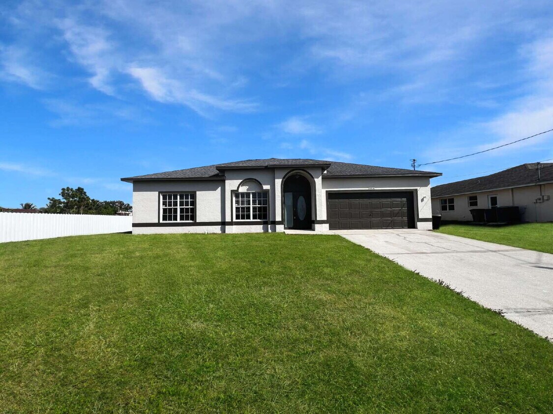 Photo - 3BR/2BTH, Garage Goals, and Pet Perks — Live Large This Fall Inside 906 Alfreda