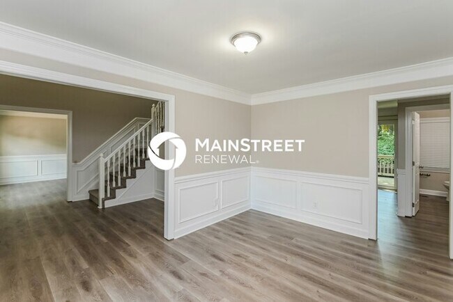 Building Photo - 4 Bedroom Pet-Friendly Home in Charlotte, NC with Main Street Renewal