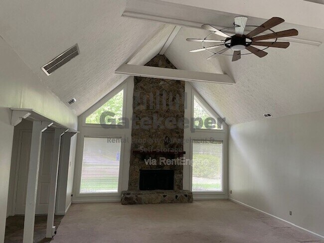 Building Photo - 100 Sandown Dr