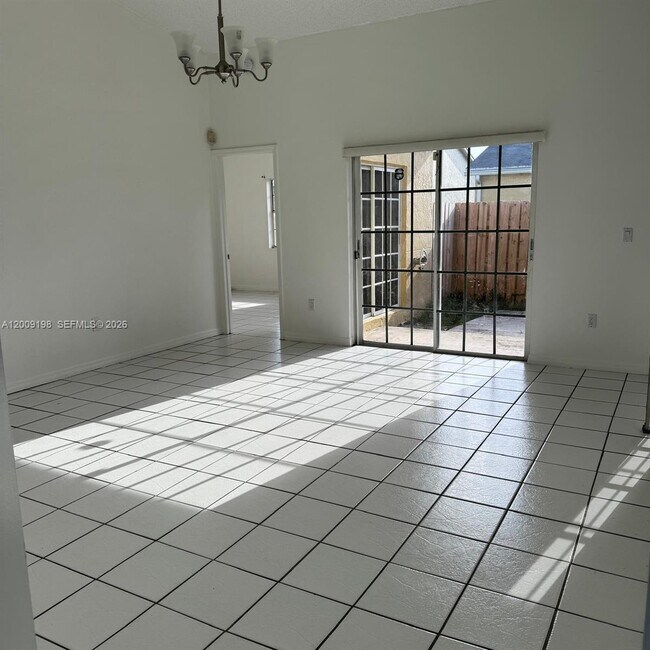Foto del edificio - 21215 NE 9th Ct