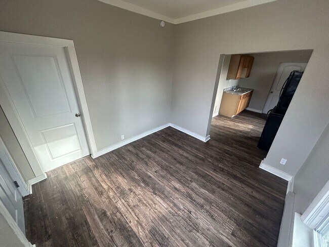 Building Photo - Cozy 2 Bedroom Home Near South Toledo Neighborhood