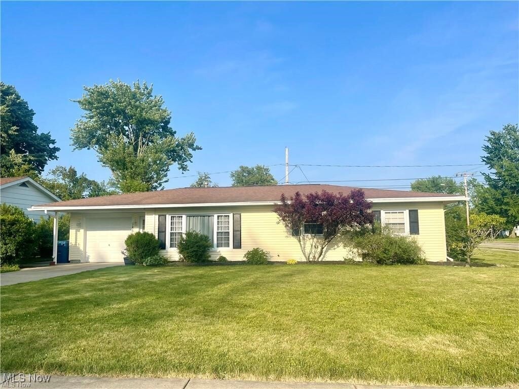 785 Howell St Sheffield Lake, OH 44054 – photo 1 of 12