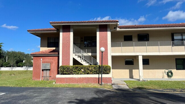 Foto del edificio - 9621 NW 4th St