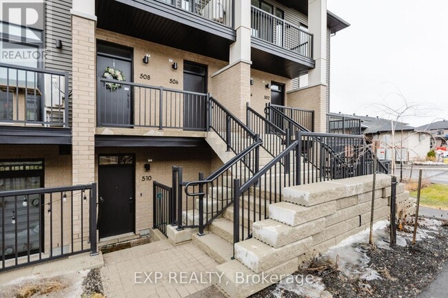 Building Photo - 506 Gravity Private