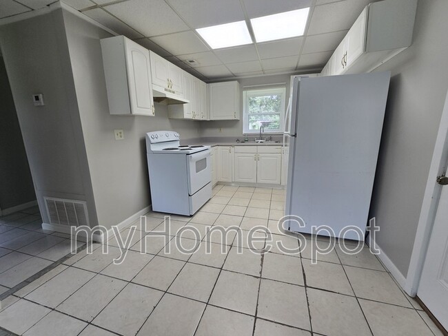 Foto del edificio - 56 Norwood Dr