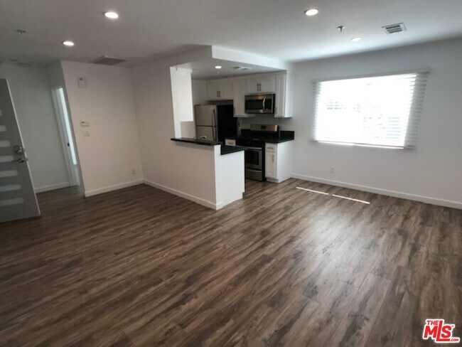 Building Photo - 601 Normandie Ave